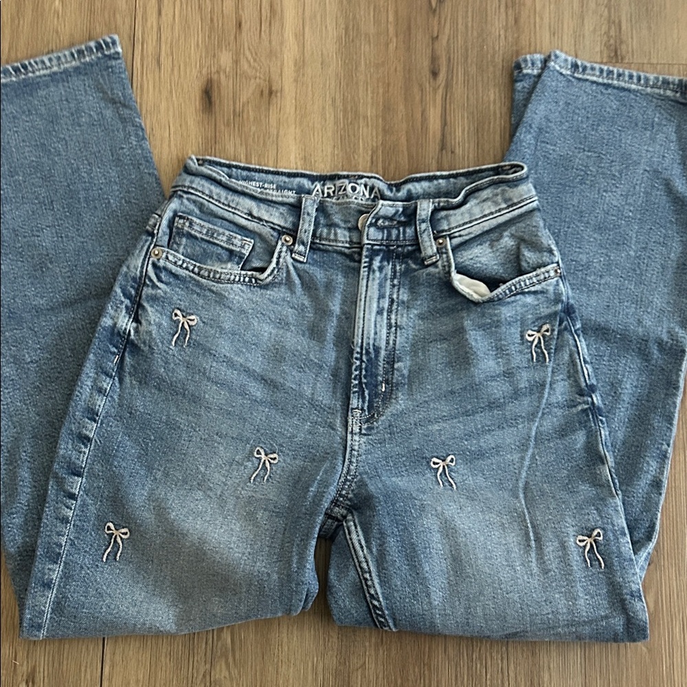 Arizona Jean Company Women's Light Blue Straight Leg Jeans